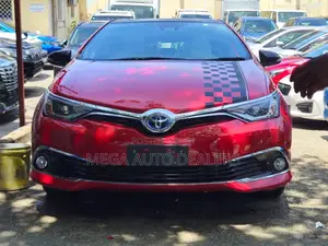 Toyota Auris 2018 Red