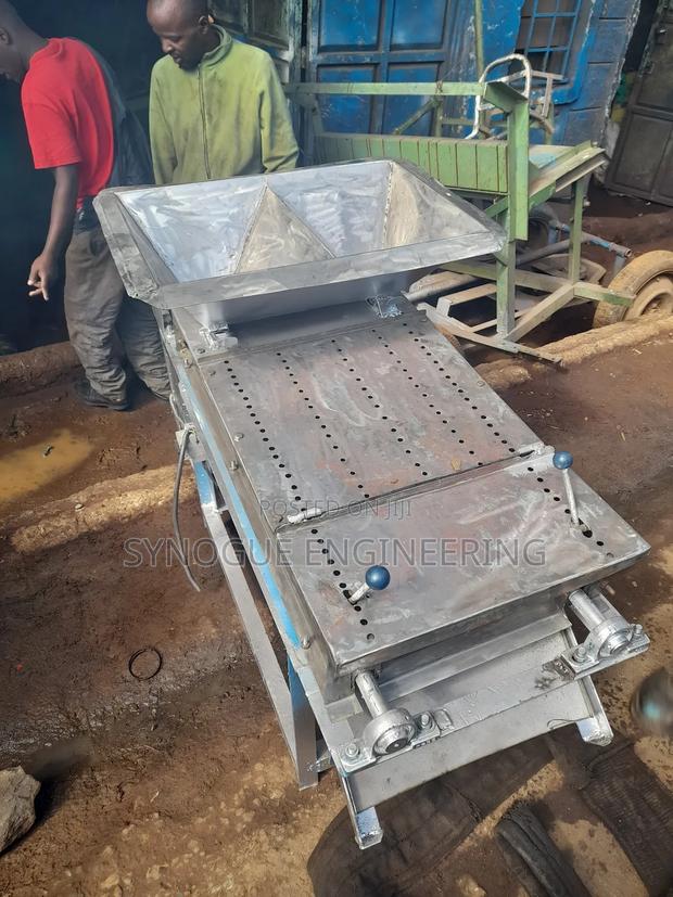 Emery Roller Peanut Peeling Machine - thumbnail 2