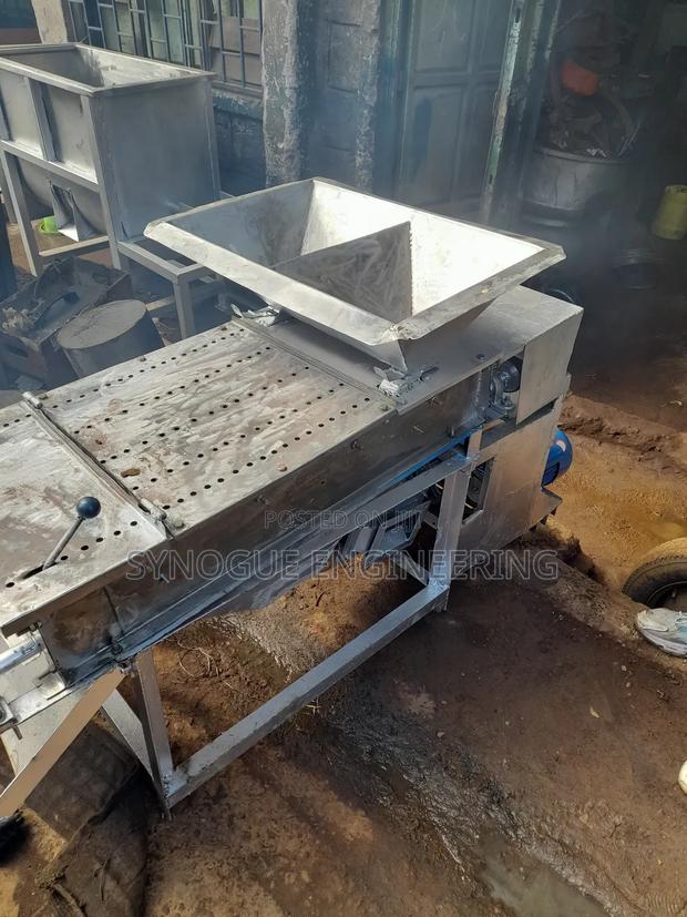 Emery Roller Peanut Peeling Machine - thumbnail 3