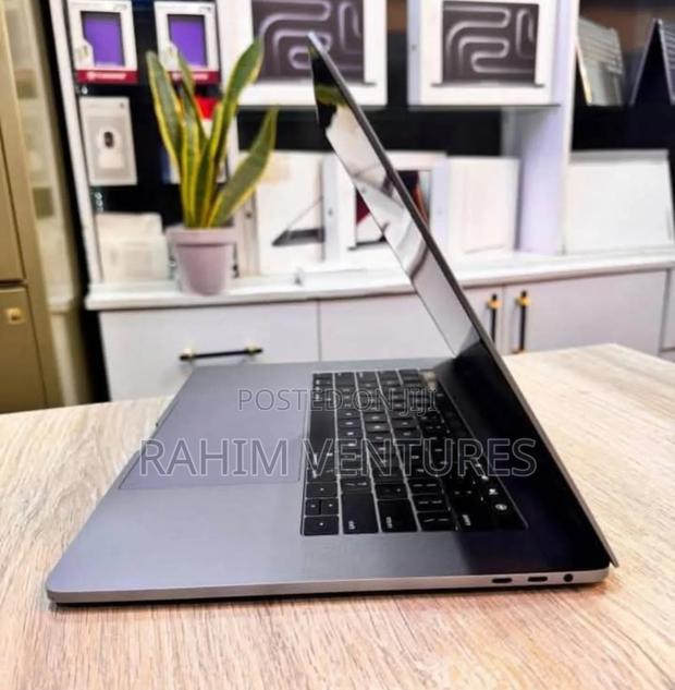 Laptop Apple MacBook Pro 2018 16GB Intel Core i7 SSD 256GB - thumbnail 2