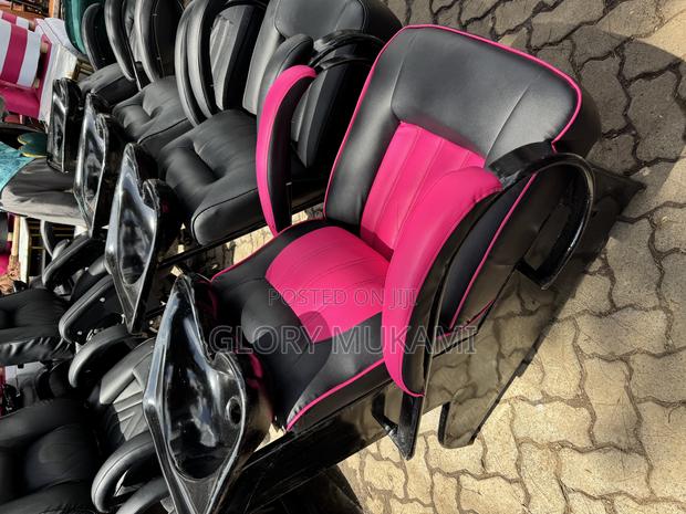 Black Pink Salon Sink Chair - main view