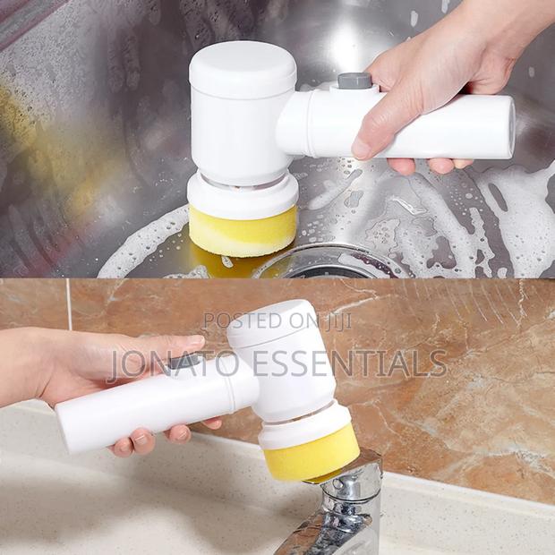 Electric Spin Scrubber With 3 Replaceable Heads - thumbnail 3