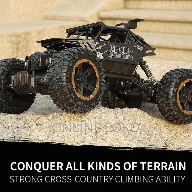 Rechargeable Rock Crawler Remote Control Car Stunt Toy - thumbnail 2