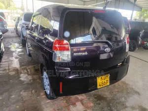 Toyota Spade 2016 Purple