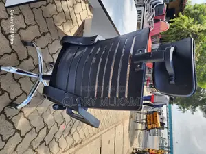 Adjustable Headrest Office Mesh Chair