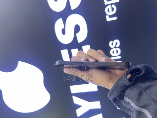 Apple iPhone 15 128 GB Black - thumbnail 4