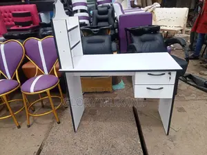 Manicure Styling Desk Table With Shelf