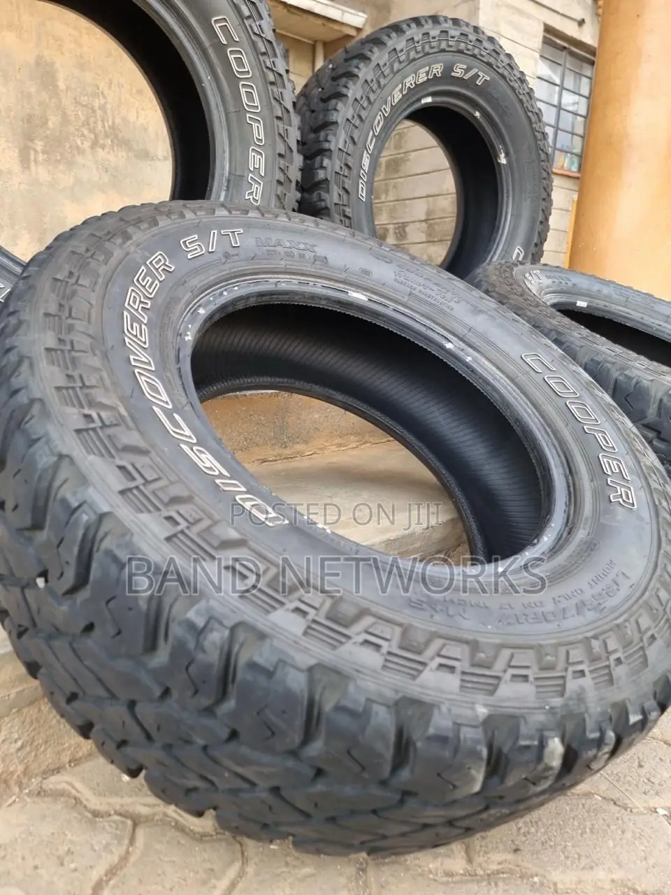 Cooper Discover St Maxx 265 70 17
