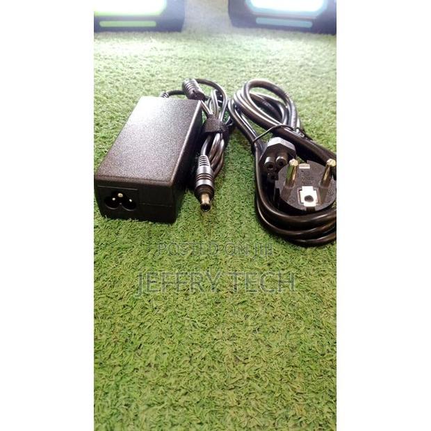Charger Compatible With Samsung Laptops 19 Volt - main view