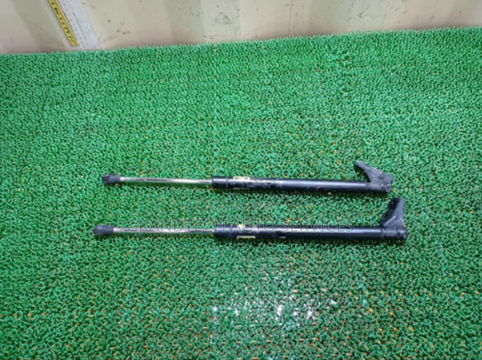 Toyota Ractis Boot Shocks