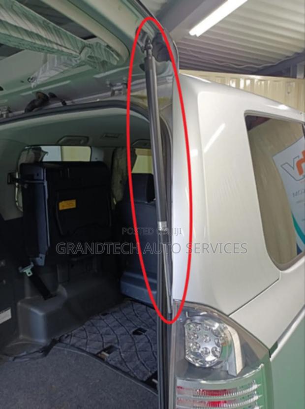 Toyota Noah /Voxy Kyb Boot Shocks