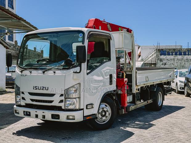 Isuzu Elf Crain - main view