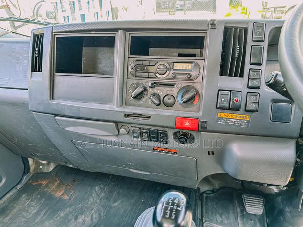 Isuzu Elf Crain - thumbnail 11