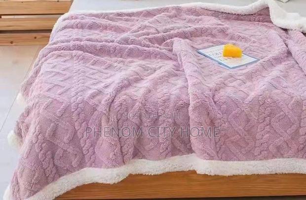 Thick Sherpa Throw Blankets - thumbnail 2