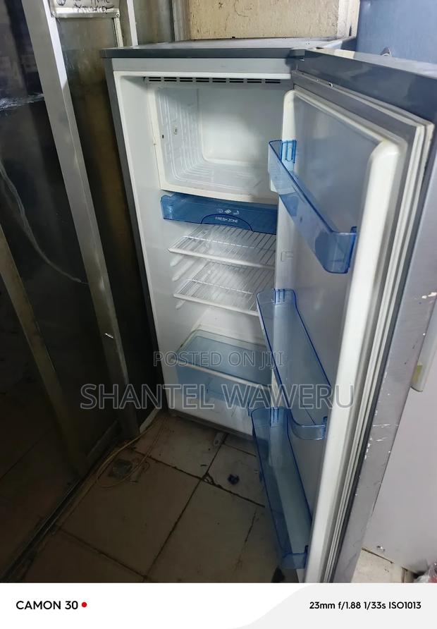 Vonhotpoint Fridge - thumbnail 3