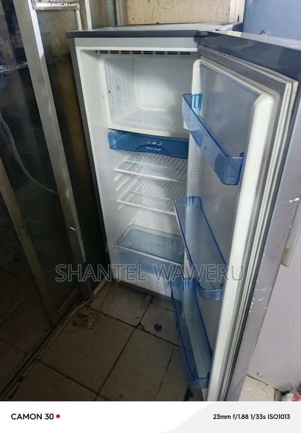 Vonhotpoint Fridge - thumbnail 4