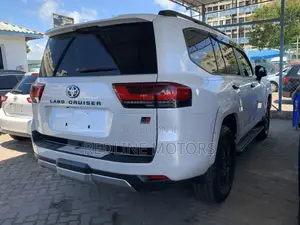 Toyota Land Cruiser 3.3 Diesel 4WD 2021 Off white