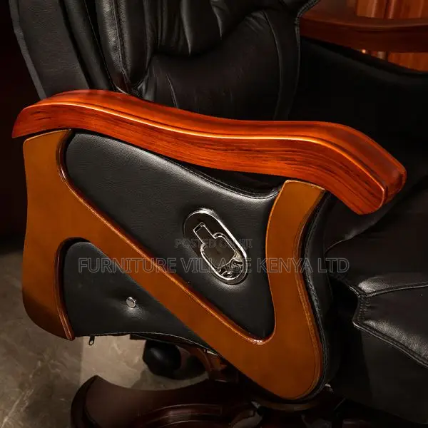 Office Chairs: Luxurious Leather Office Chair for Staff