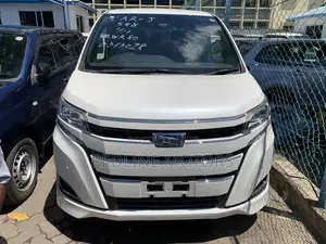 Toyota Noah 1.8 FWD Hybrid (7 seater) 2018 Off white