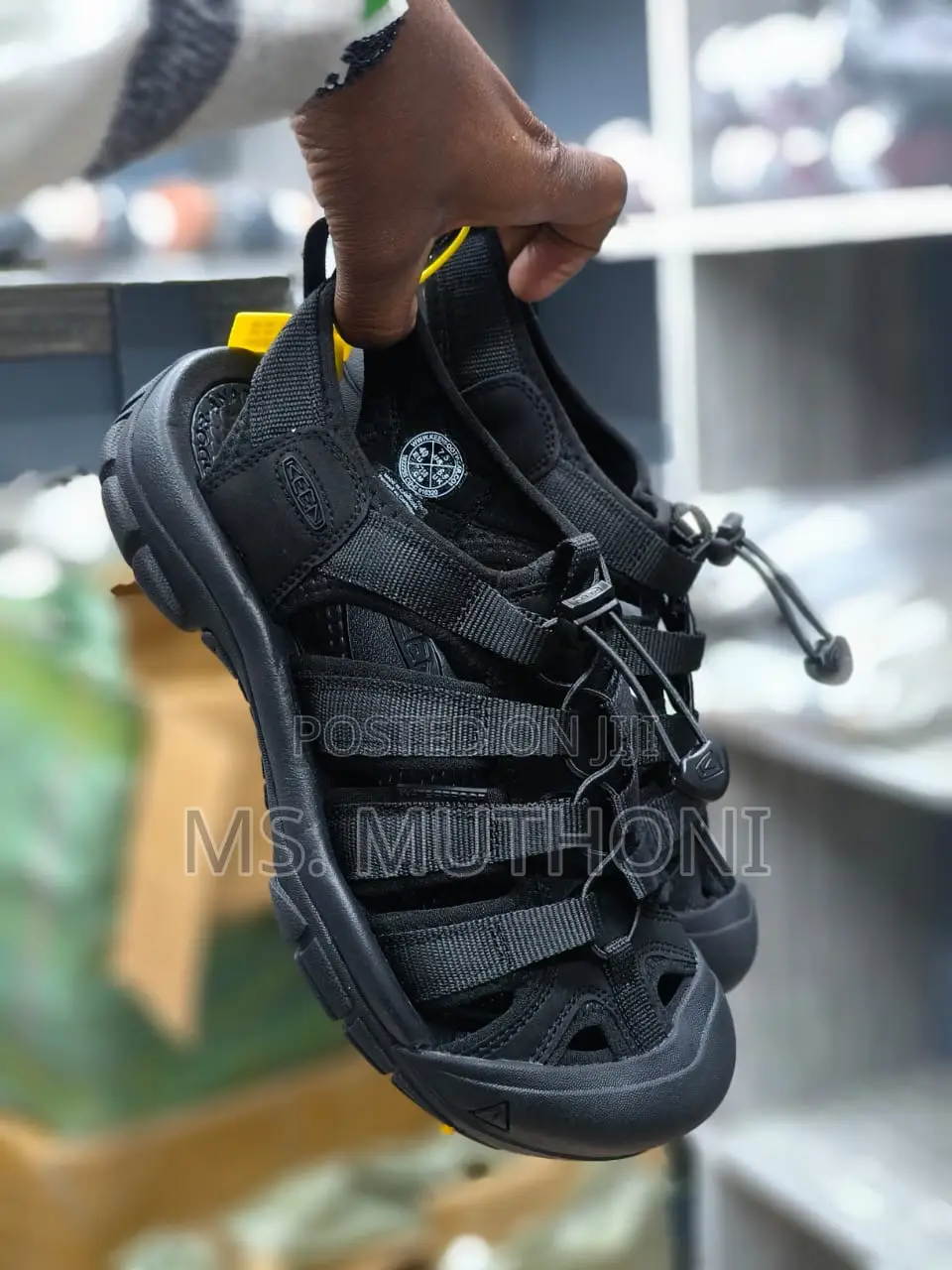 Keen Open 'All Black'. Sizes. 40-45.