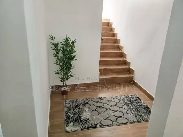 4bdrm Villa in Executive 4 Br Villa, Gateway Mall Area for sale