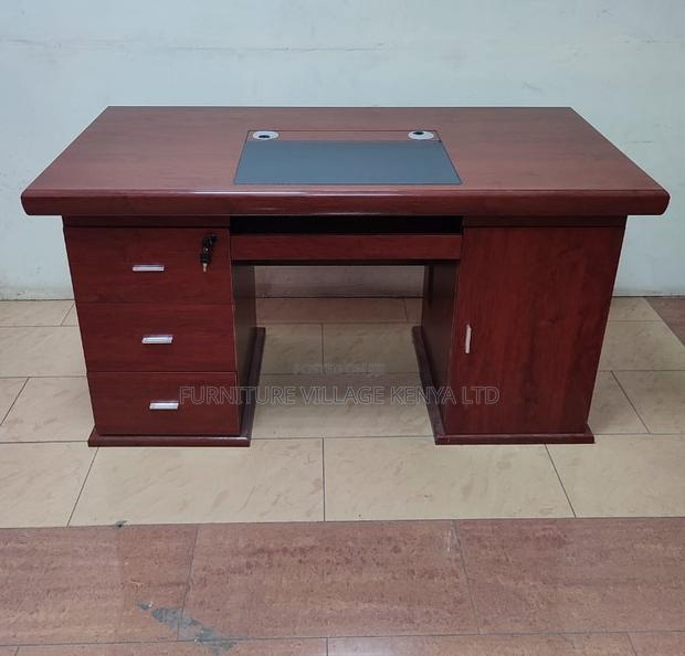 Office Tables: Expansive 1400mm Directors Office Desk - thumbnail 4