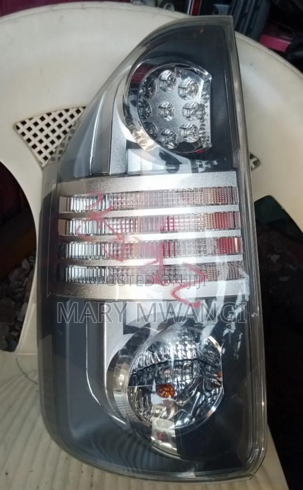 Toyota Voxy 2008 Taillight/Backlight - main view