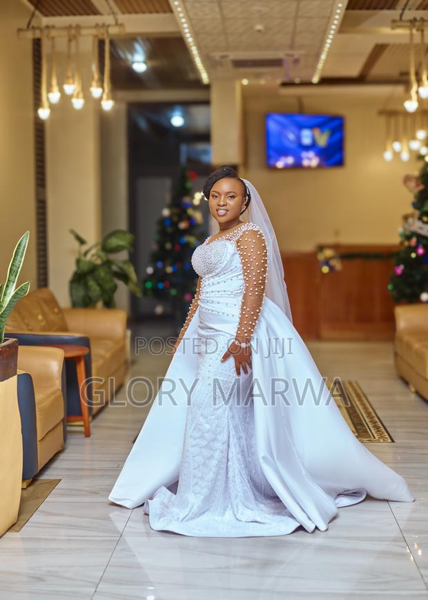 Elegant White Wedding Dress - thumbnail 2