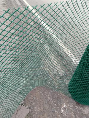 Green Plastic Chicken Mesh - thumbnail 2