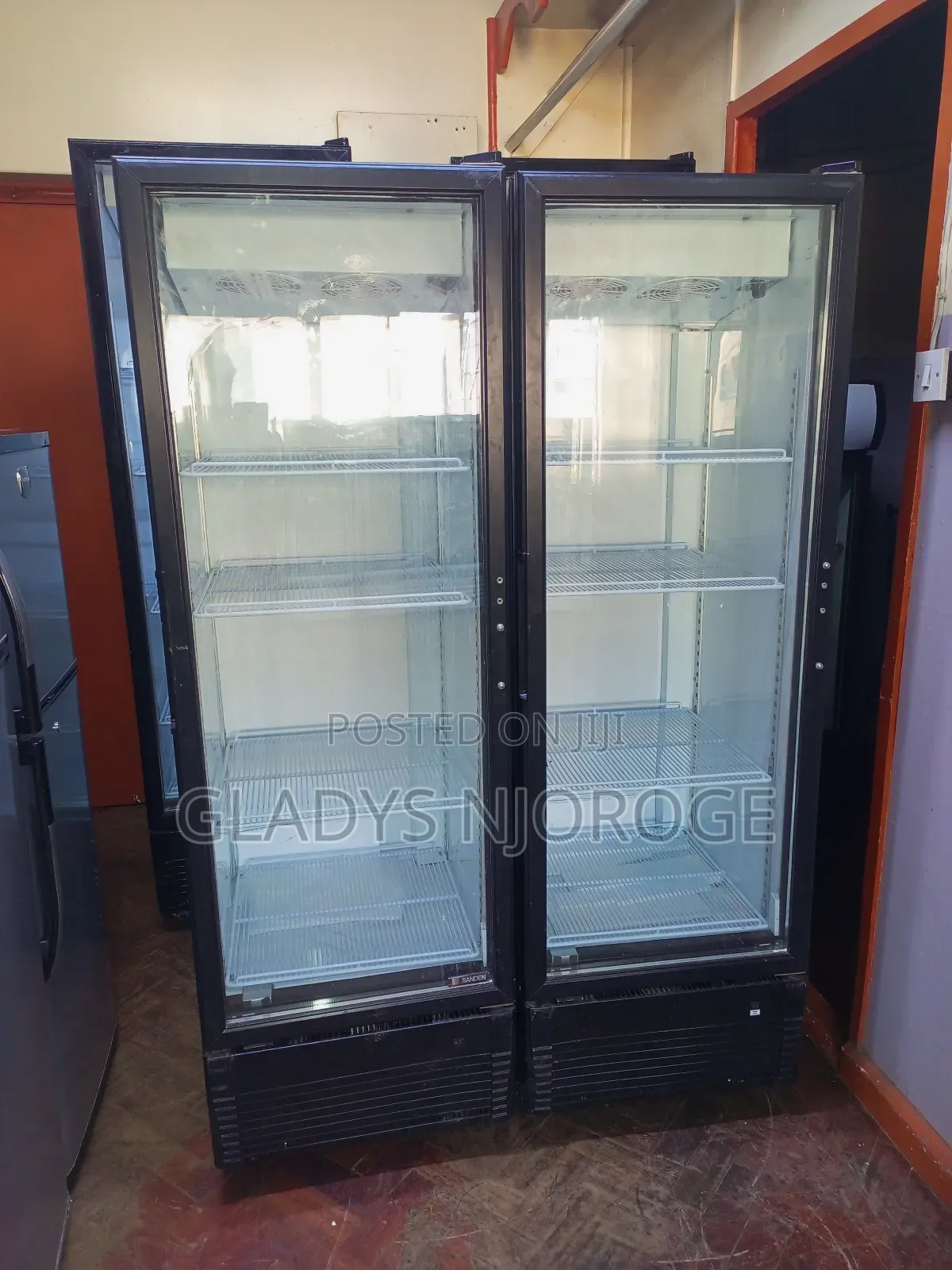 Elegant Display Fridge/400l Smart and Neat