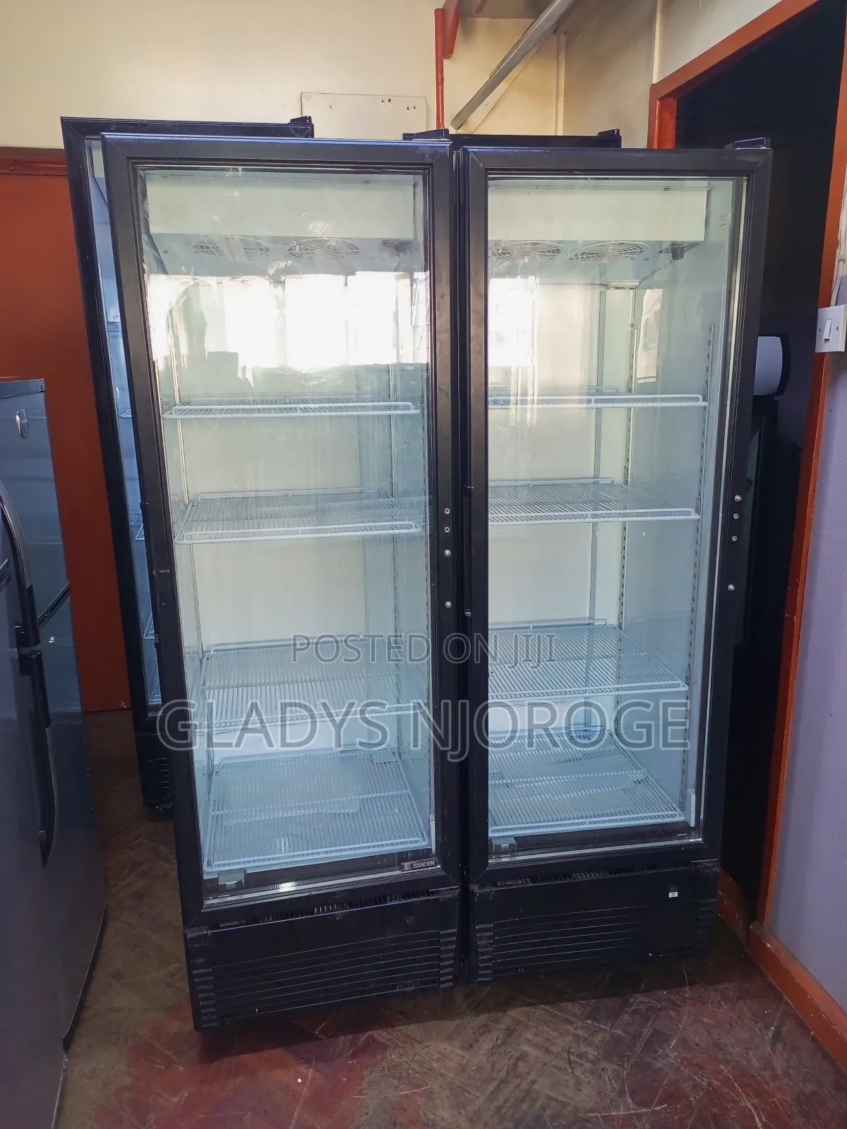 Elegant Display Fridge/400l Smart and Neat