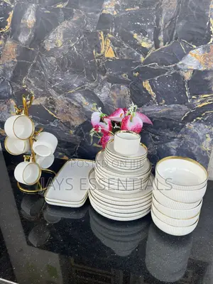 32pc Gold Rim Dinner Set
