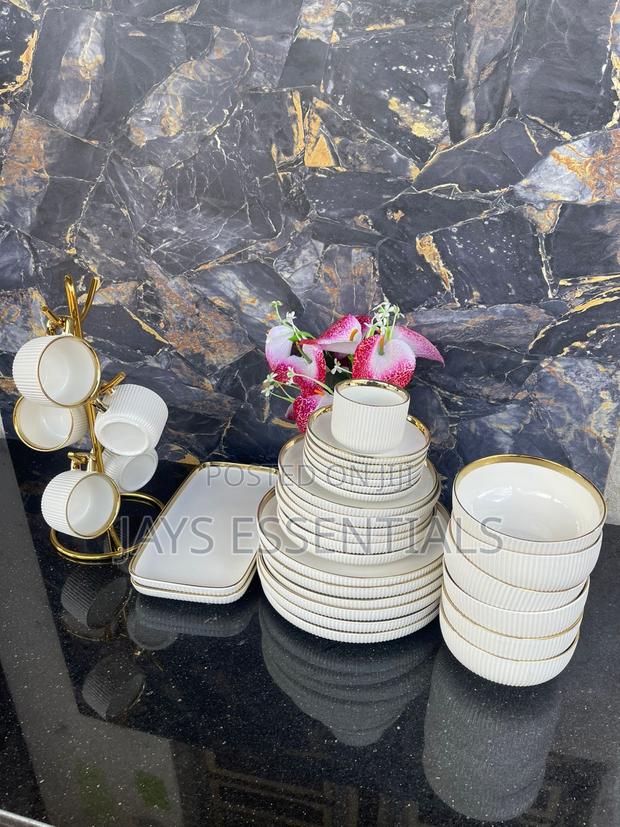 32pc Gold Rim Dinner Set - main view