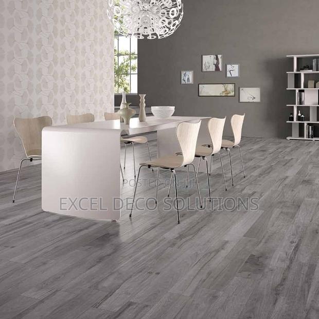 Vinyl Flooring Self Adhesive - Wood Look Finish