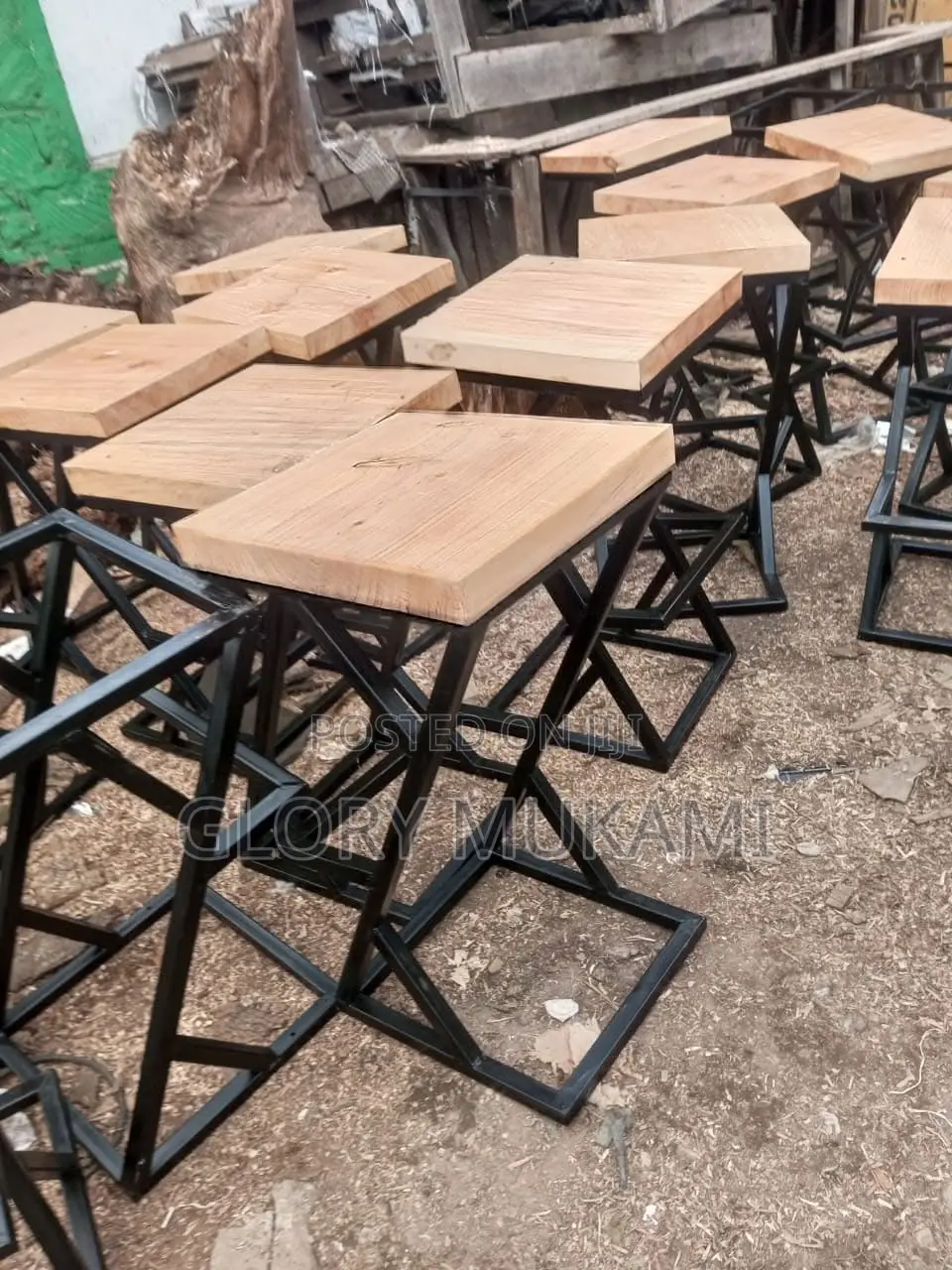 Squared Wooden Counter /High Bar Chairs