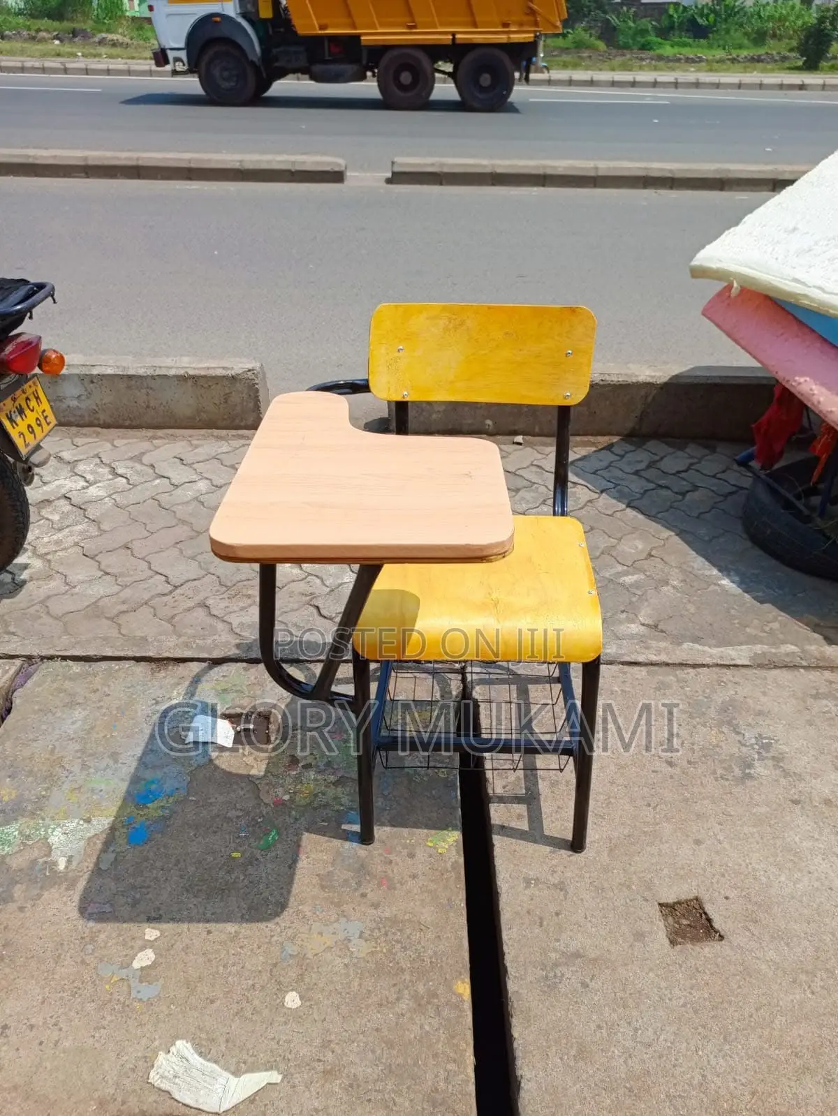 Lecturer Arm Chair College