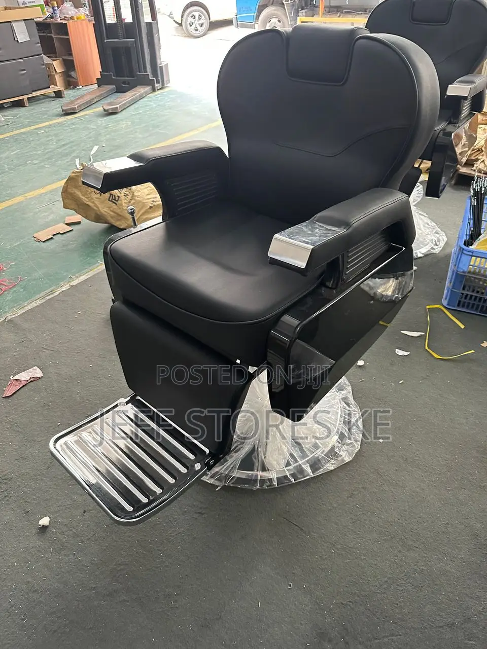 Classic Jumbo Black Barber Chair
