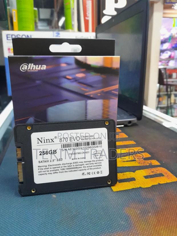 2.5" Sata 256gb SSD - main view