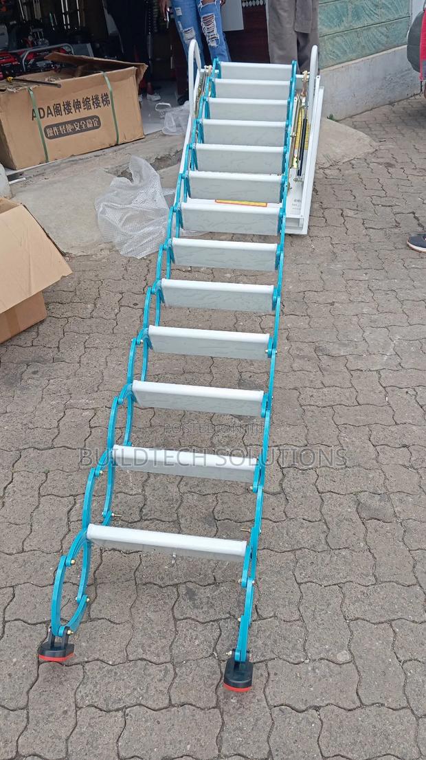 Attic Manual Ladder - main view