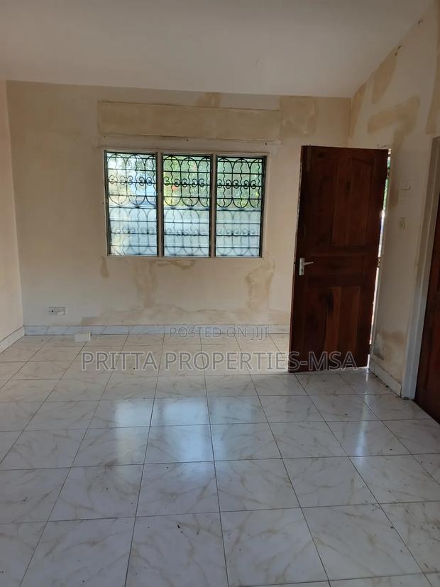 Nyali Links Rd to Let 5br Own Compound 1acre - thumbnail 8