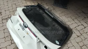 Toyota Harrier Boot Shell