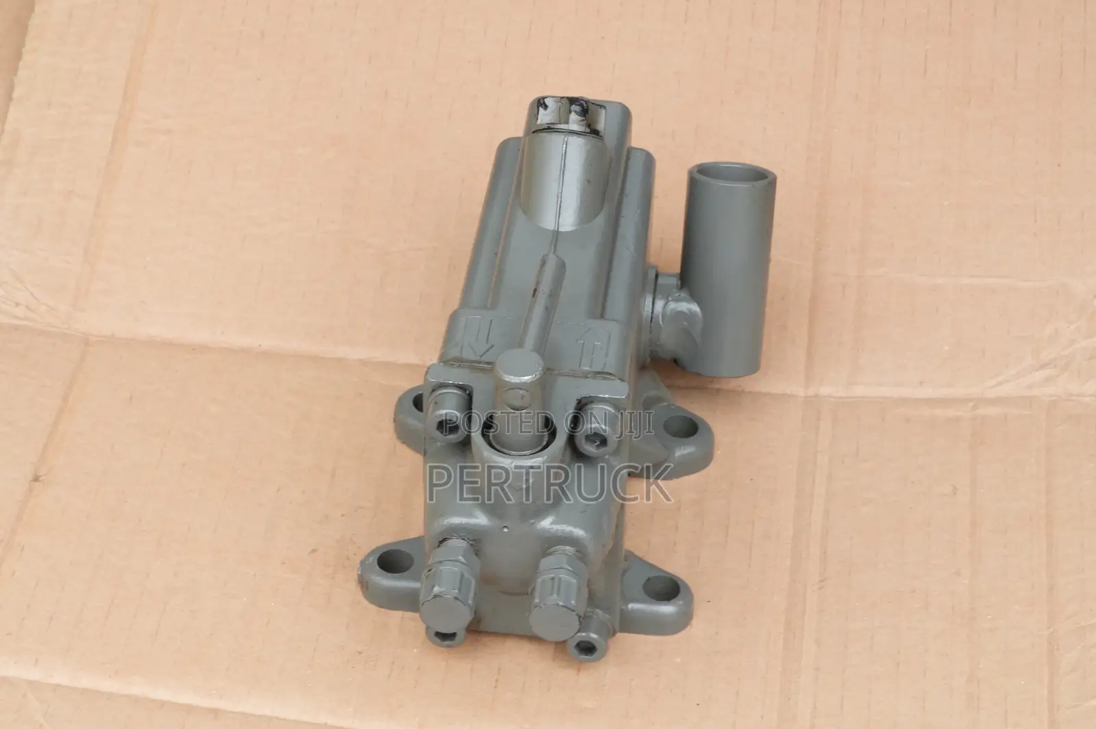 Cabin Lifting Jack Mercedes Benz /Steyr/CNHTC/Mahindra Truck