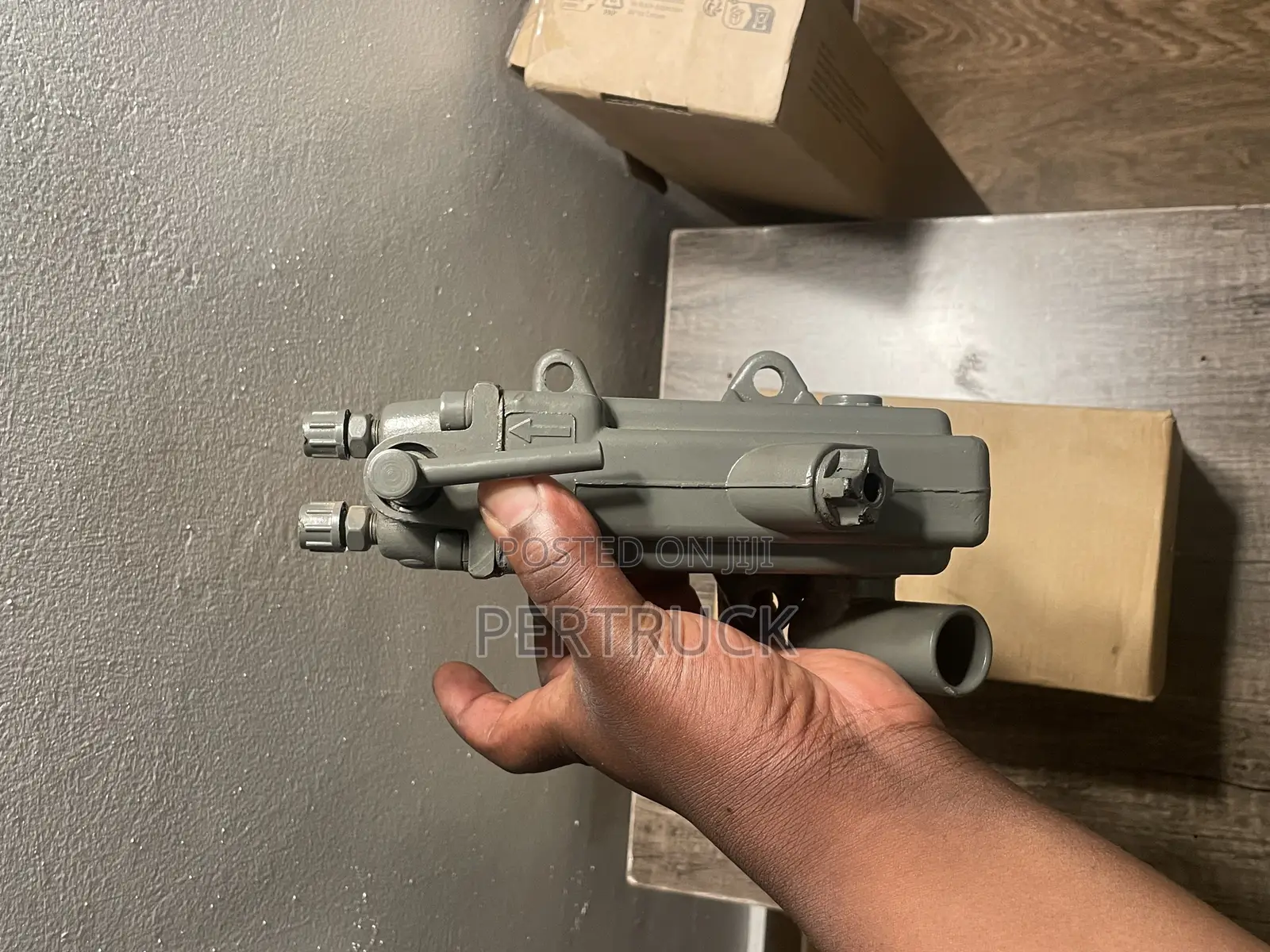 Cabin Lifting Jack Mercedes Benz /Steyr/CNHTC/Mahindra Truck
