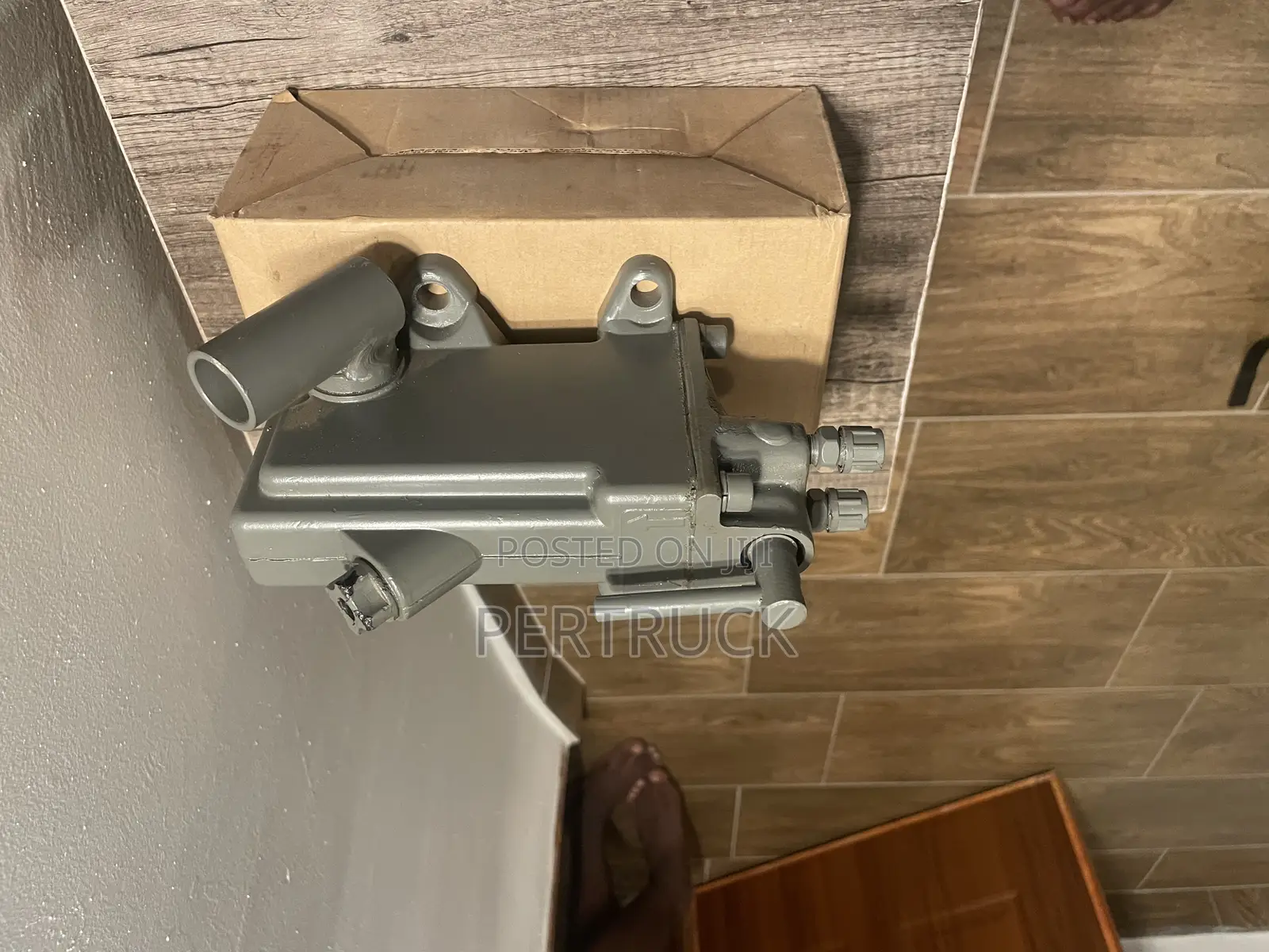 Cabin Lifting Jack Mercedes Benz /Steyr/CNHTC/Mahindra Truck