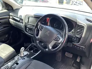 Mitsubishi Outlander 2018 White