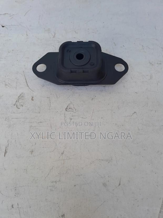 Nissan Tiida,Wingroad, Note Front Engine Mounting