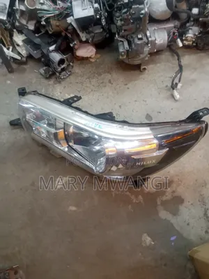 Hilux Levo Nonxenon Headlight