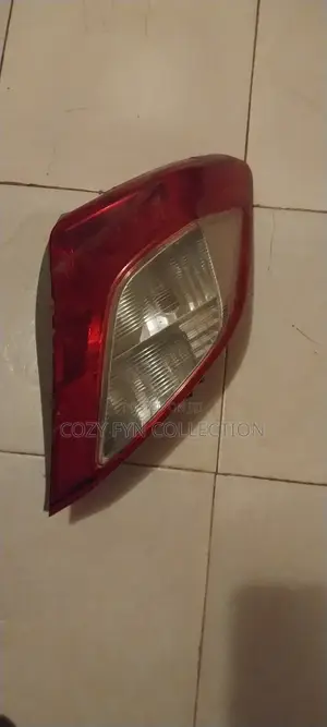 Toyota Vitz Tail Light (Right)