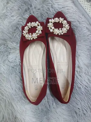 Good Quality Women Foot Wear Comfortable Red With Circle Buc