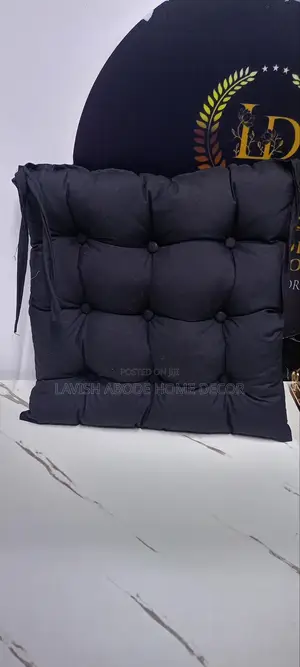 Black Chairpads / Seatpads Fibre Pillows